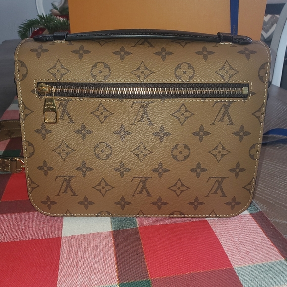 (SOLD) Louis Vuitton Pochette Metis Reverse - Picture 10 of 10